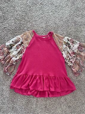 Umgee Coral  Ruffle-Hem Mixed Print Puff Sleeve Top